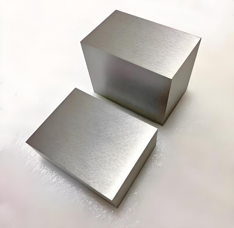 Titanium rèn khối